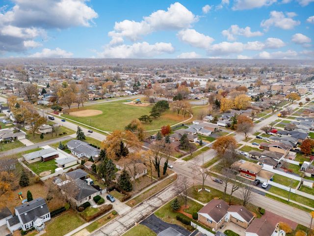 7656 W 80th Place, Bridgeview, IL 60455