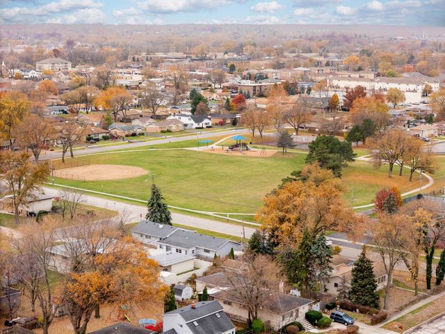 7656 W 80th Place, Bridgeview, IL 60455