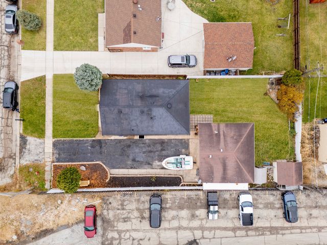 7656 W 80th Place, Bridgeview, IL 60455