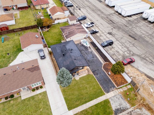 7656 W 80th Place, Bridgeview, IL 60455