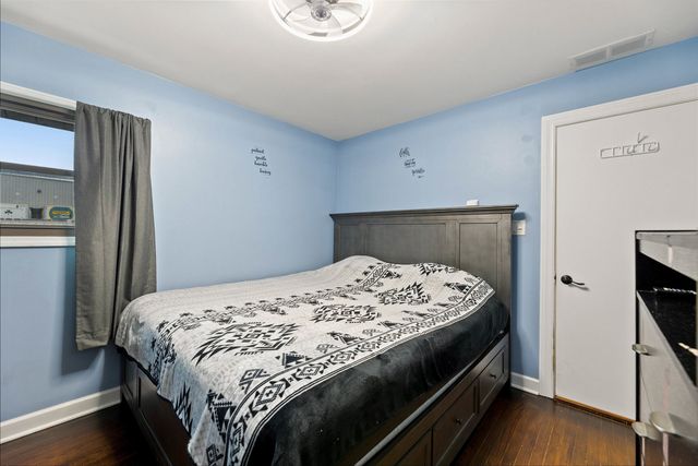 7656 W 80th Place, Bridgeview, IL 60455