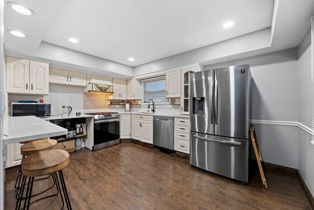 7656 W 80th Place, Bridgeview, IL 60455