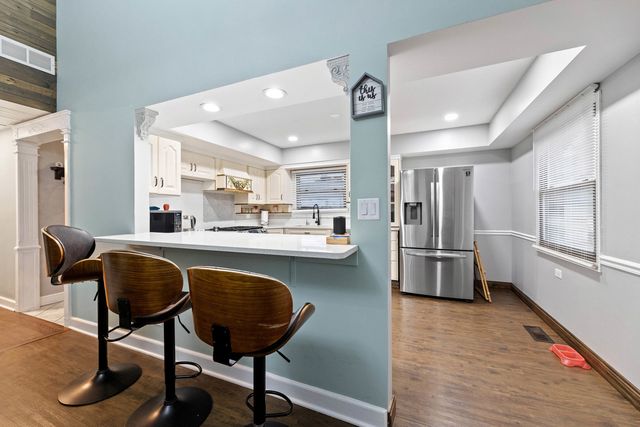 7656 W 80th Place, Bridgeview, IL 60455