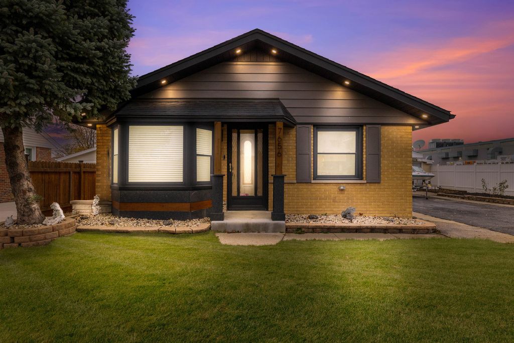 7656 W 80th Place, Bridgeview, IL 60455