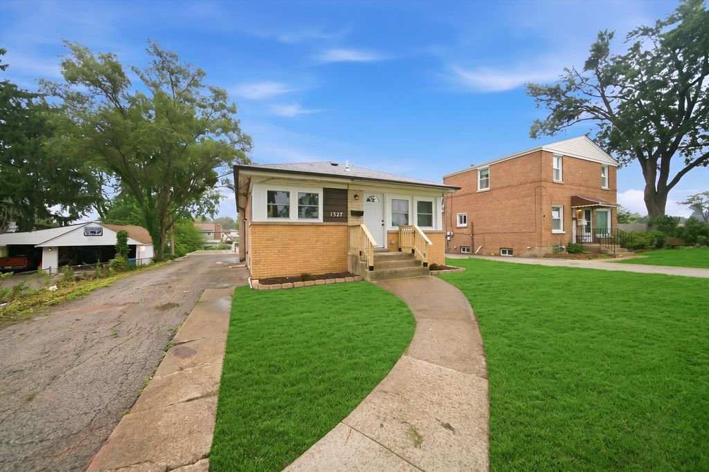 1327 S Wolf Road, Hillside, IL 60162
