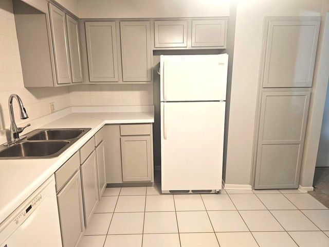 5511 N Chester Avenue 26, Chicago, IL 60656