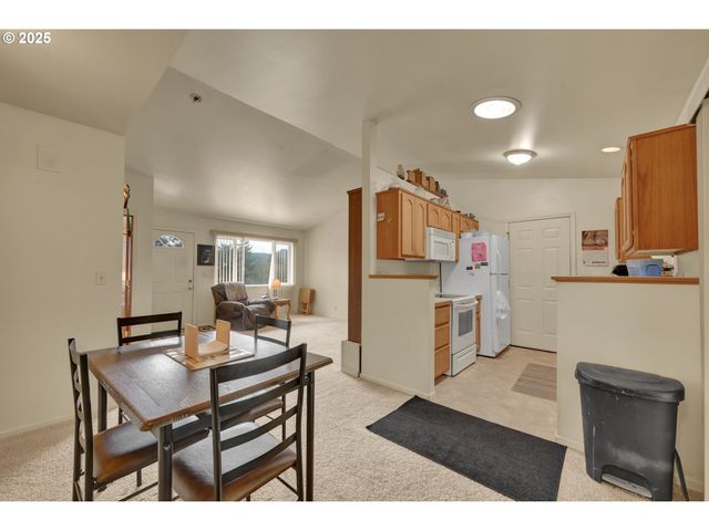 445 KALAPUYA Way, Cottage Grove, OR 97424