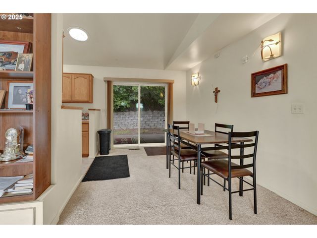 445 KALAPUYA Way, Cottage Grove, OR 97424