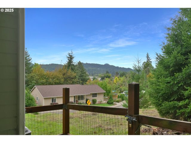 445 KALAPUYA Way, Cottage Grove, OR 97424
