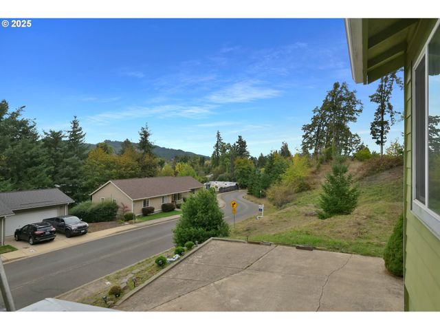 445 KALAPUYA Way, Cottage Grove, OR 97424