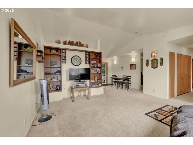 445 KALAPUYA Way, Cottage Grove, OR 97424