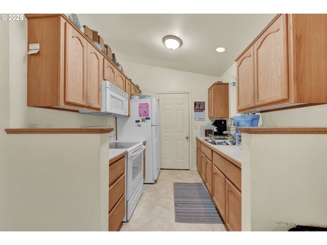 445 KALAPUYA Way, Cottage Grove, OR 97424