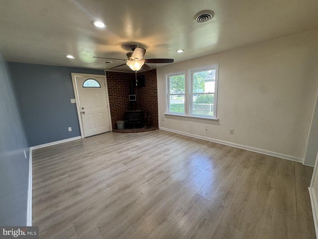 422 HOWELL DR, New Castle, DE 19720