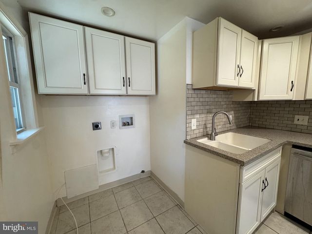 422 HOWELL DR, New Castle, DE 19720
