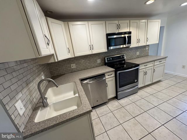 422 HOWELL DR, New Castle, DE 19720