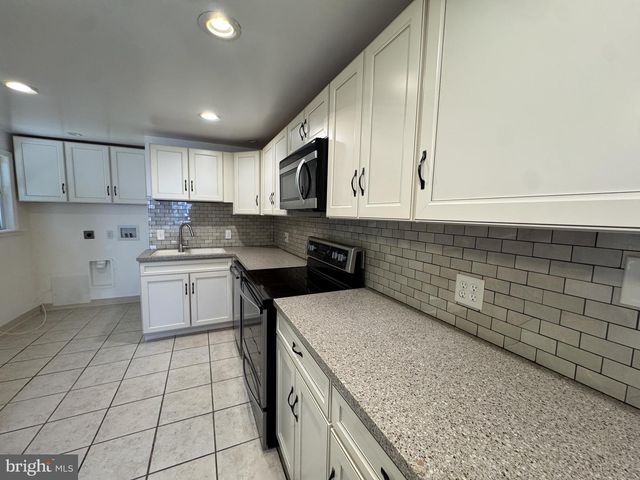 422 HOWELL DR, New Castle, DE 19720