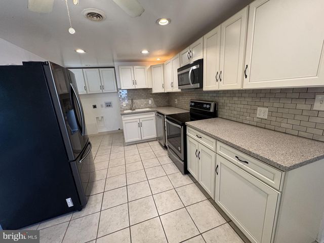 422 HOWELL DR, New Castle, DE 19720