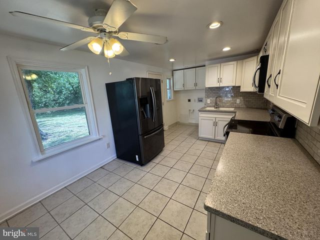 422 HOWELL DR, New Castle, DE 19720