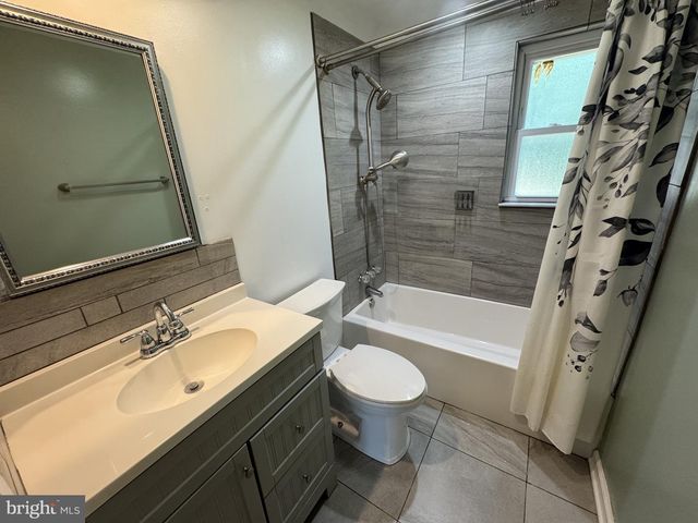 422 HOWELL DR, New Castle, DE 19720