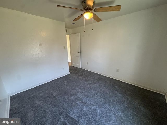 422 HOWELL DR, New Castle, DE 19720