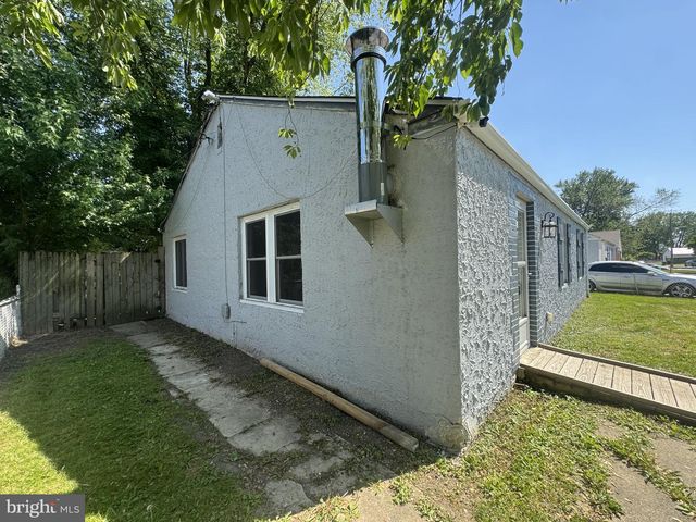422 HOWELL DR, New Castle, DE 19720