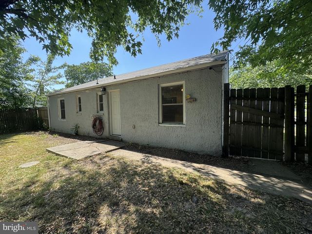 422 HOWELL DR, New Castle, DE 19720