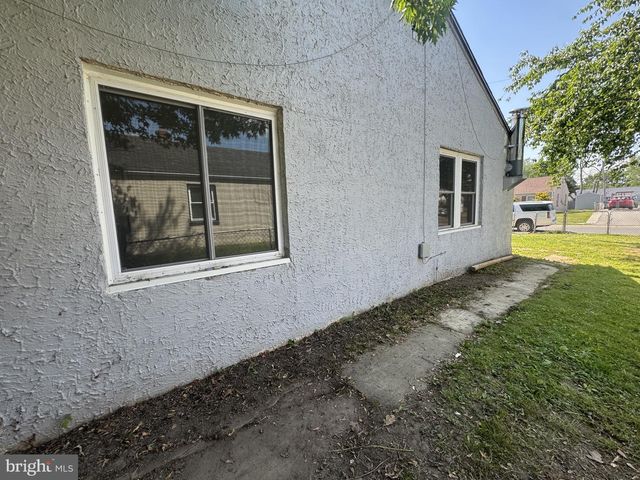422 HOWELL DR, New Castle, DE 19720