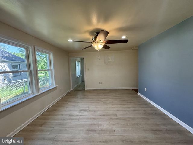 422 HOWELL DR, New Castle, DE 19720