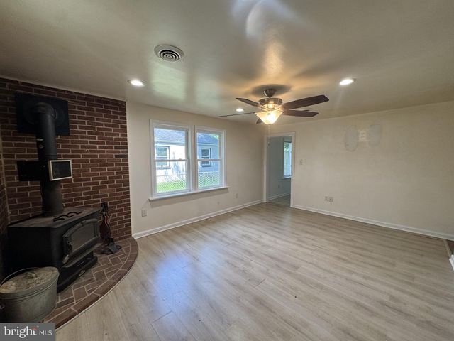 422 HOWELL DR, New Castle, DE 19720