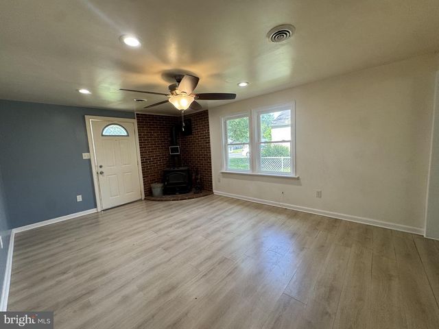 422 HOWELL DR, New Castle, DE 19720