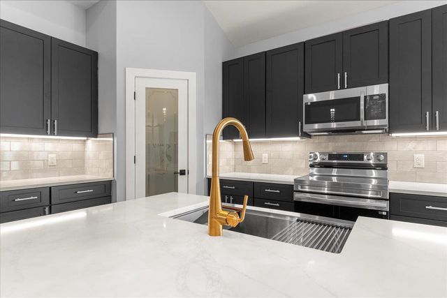 217 Gato RD, Cedar Creek, TX 78612