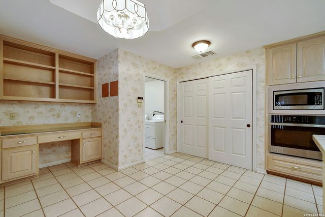 5824 GRANDWOOD DR, San Antonio, TX 78239