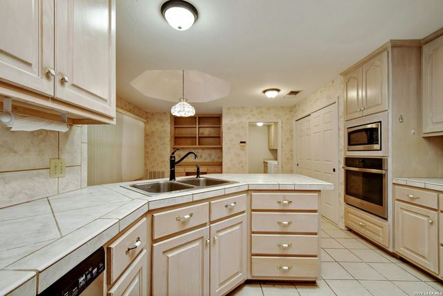 5824 GRANDWOOD DR, San Antonio, TX 78239