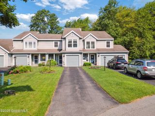 3 Washington Lane, Halfmoon, NY 12065