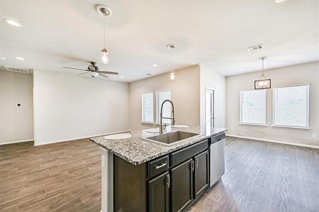 11422 34th Avenue N, Texas City, TX 77591