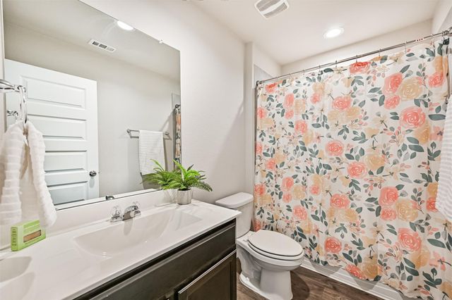 11422 34th Avenue N, Texas City, TX 77591