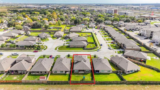 11422 34th Avenue N, Texas City, TX 77591