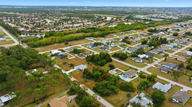 618 JACARANDA PARKWAY E, Cape Coral, FL 33909