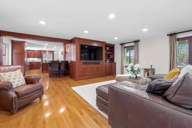 127 Hooksett Road, Auburn, NH 03032