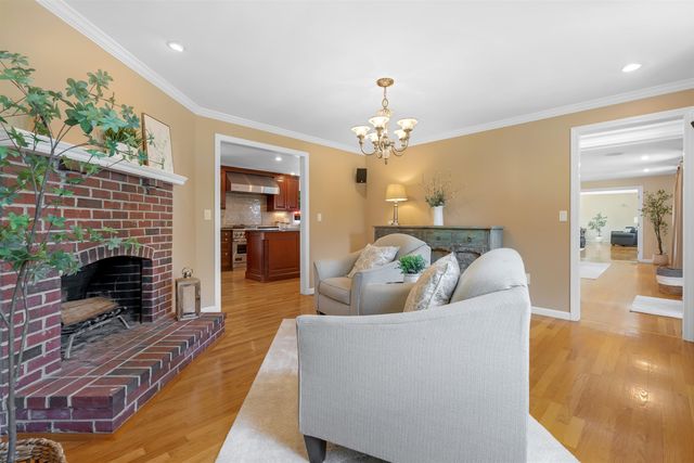 127 Hooksett Road, Auburn, NH 03032