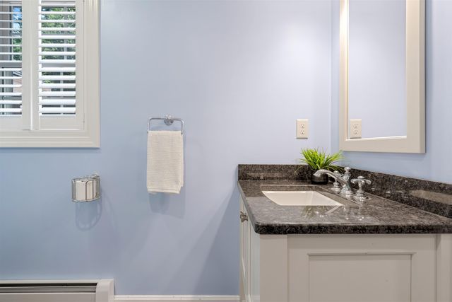 127 Hooksett Road, Auburn, NH 03032