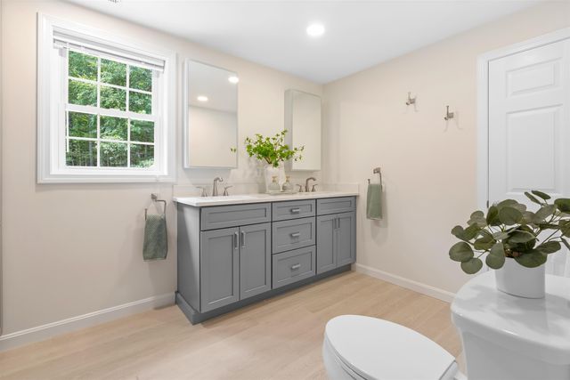 127 Hooksett Road, Auburn, NH 03032