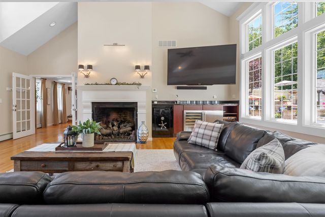 127 Hooksett Road, Auburn, NH 03032