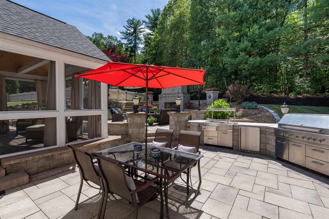 127 Hooksett Road, Auburn, NH 03032