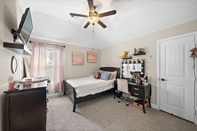 9610 Lochampton Drive, Tomball, TX 77375