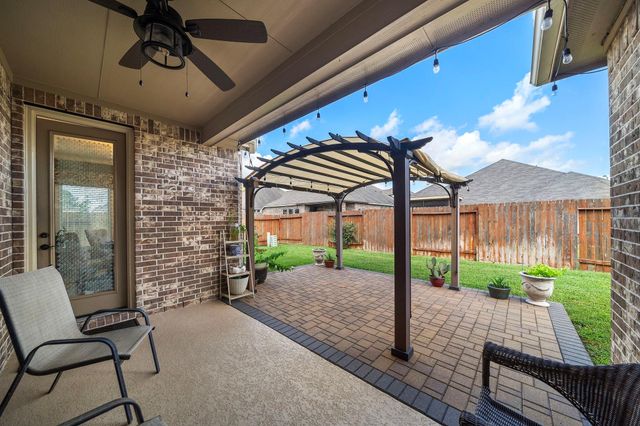 9610 Lochampton Drive, Tomball, TX 77375