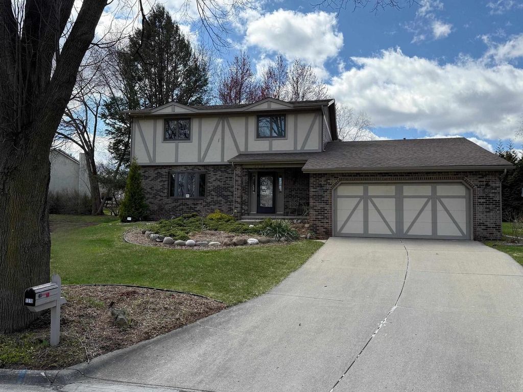1310 Muirfield Court, Middleton, WI 53562