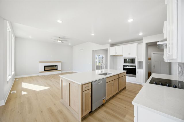 9428 NW 82nd Avenue, Johnston, IA 50131