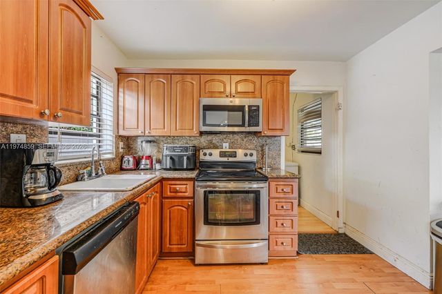 11751 SW 30th St, Miami, FL 33175