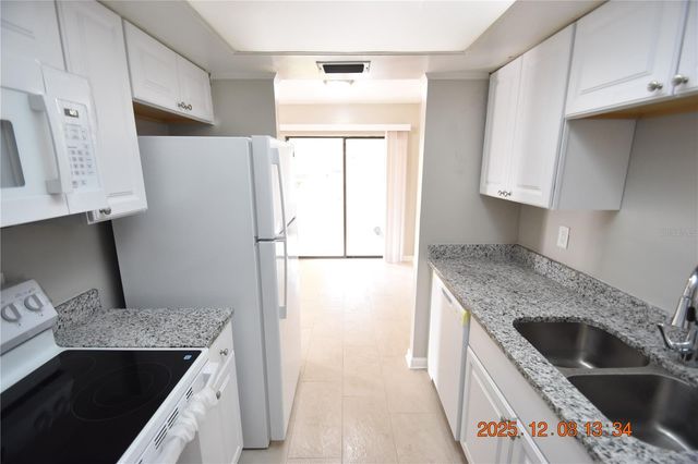 705 2ND AVENUE NW B, Ruskin, FL 33570